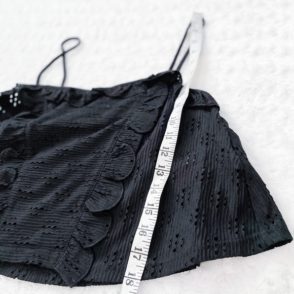 NWT- TOPSHOP eyelet black crop top - Picture 9 of 10